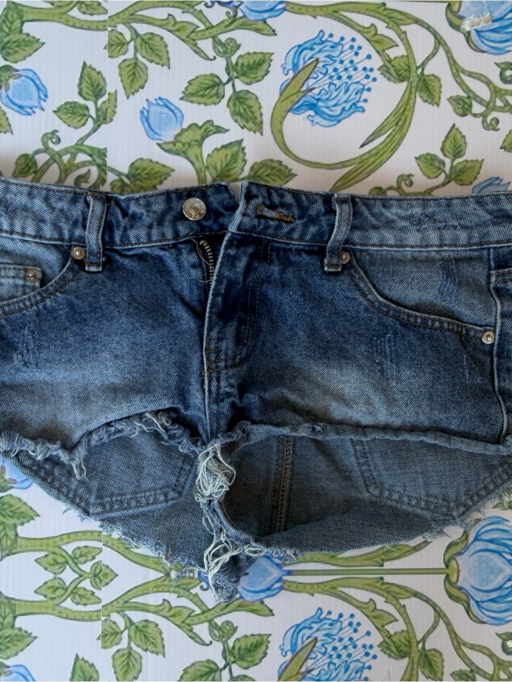 Edikted Frayed Denim Jean Shorts - Blue Wash